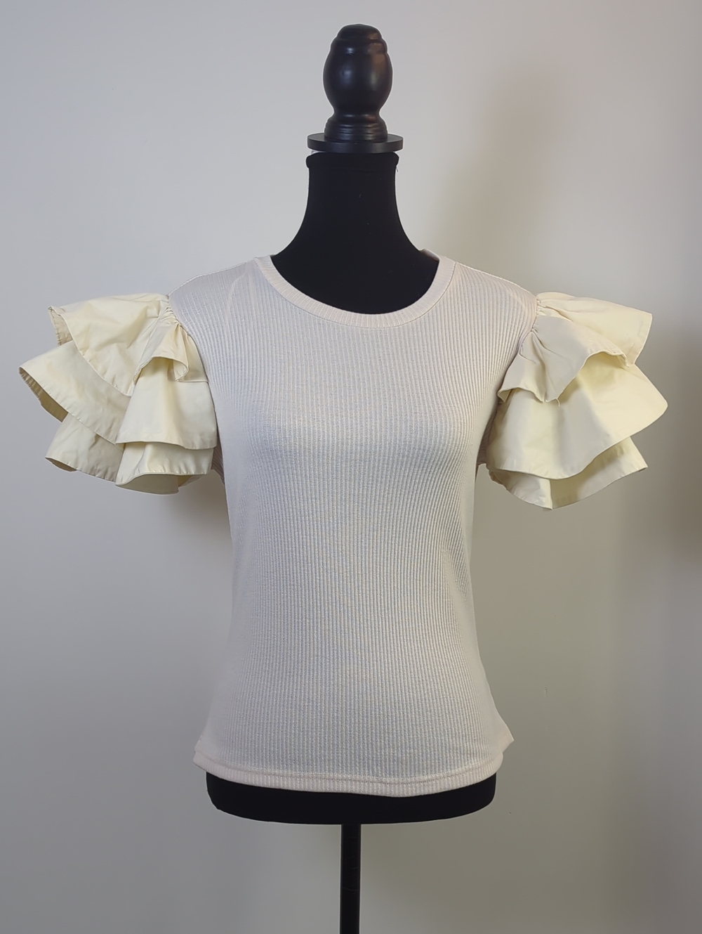 AUREUM Cream Ribbed Tiered Ruffle Sleeves Top SMALL